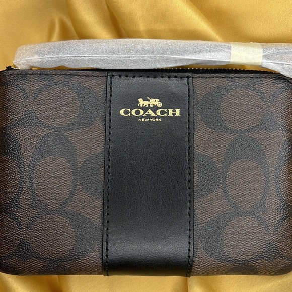 Coach Handbags - NWT Coach Corner Zip Wristlet In Signature Canvas